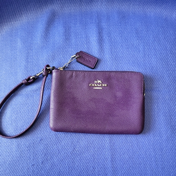 Coach wristlet purse. - Picture 2 of 5